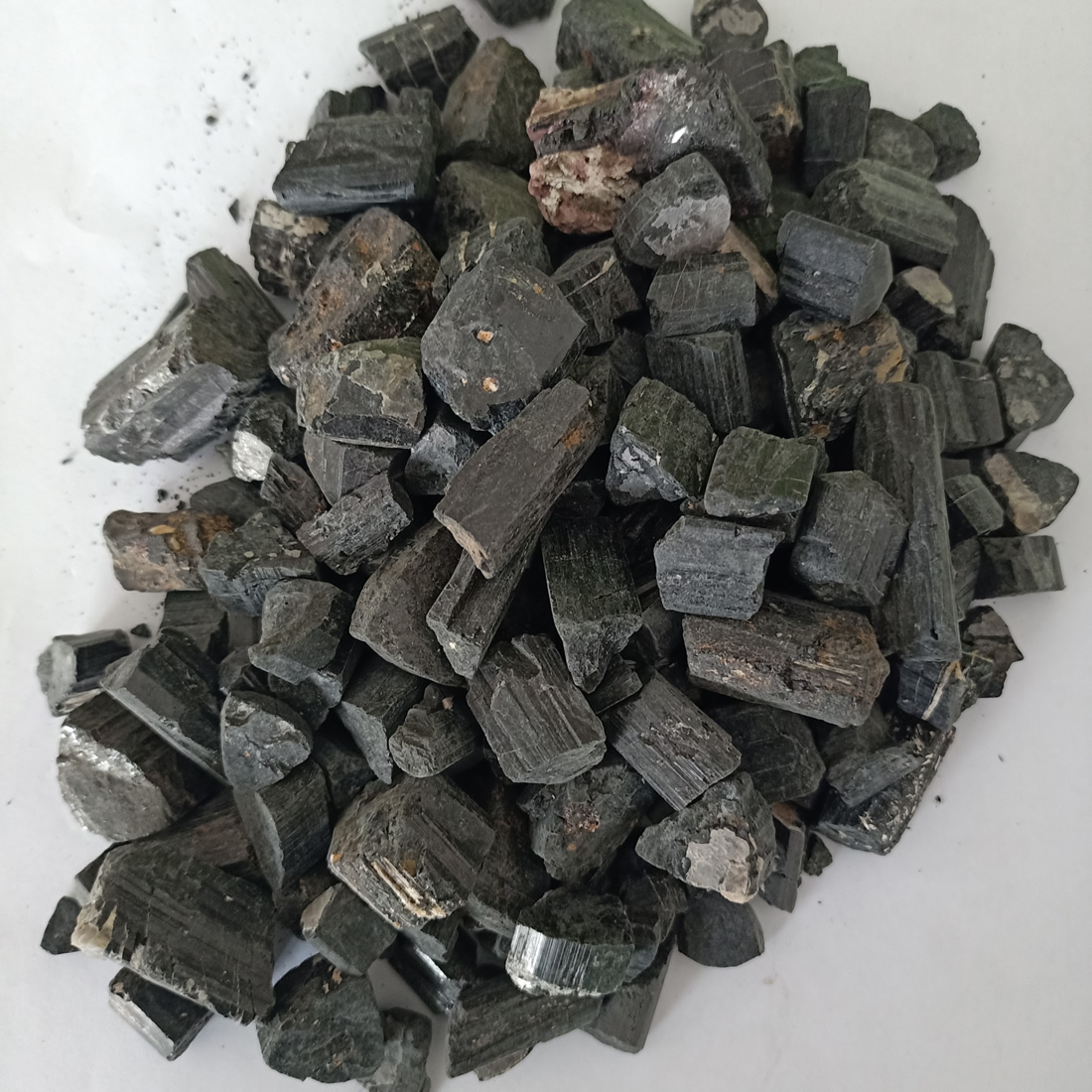 電氣石走進(jìn)日常生活的每個角落。電氣石的詳細(xì)論述